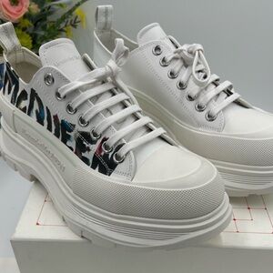 Men’s Alexander McQueen Tread Slick low top sneakers . Size 42